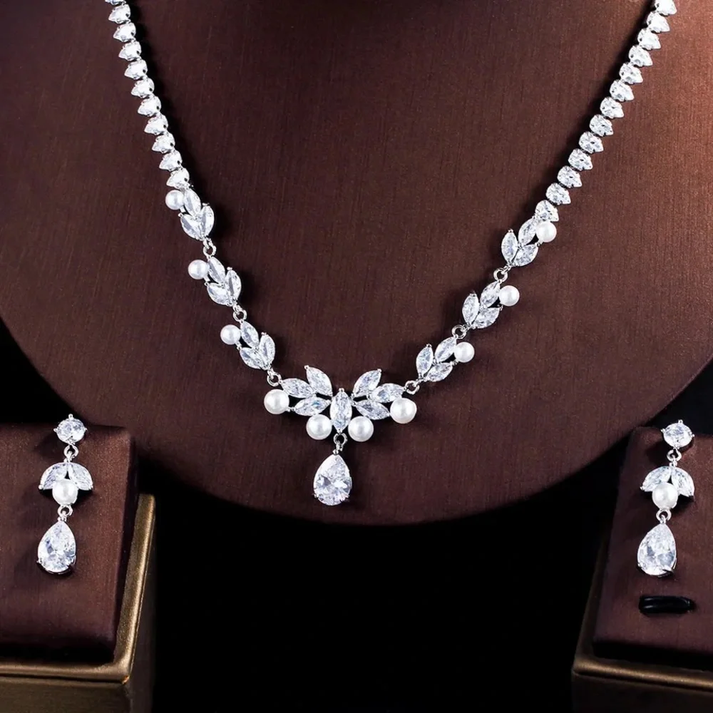 Wedding / bridal / formal necklace set silver with cubic zirconia and pearls - Picture 2 of 3